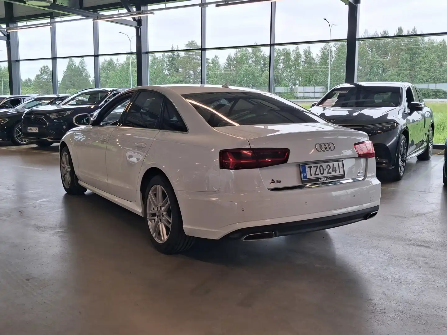 car-image