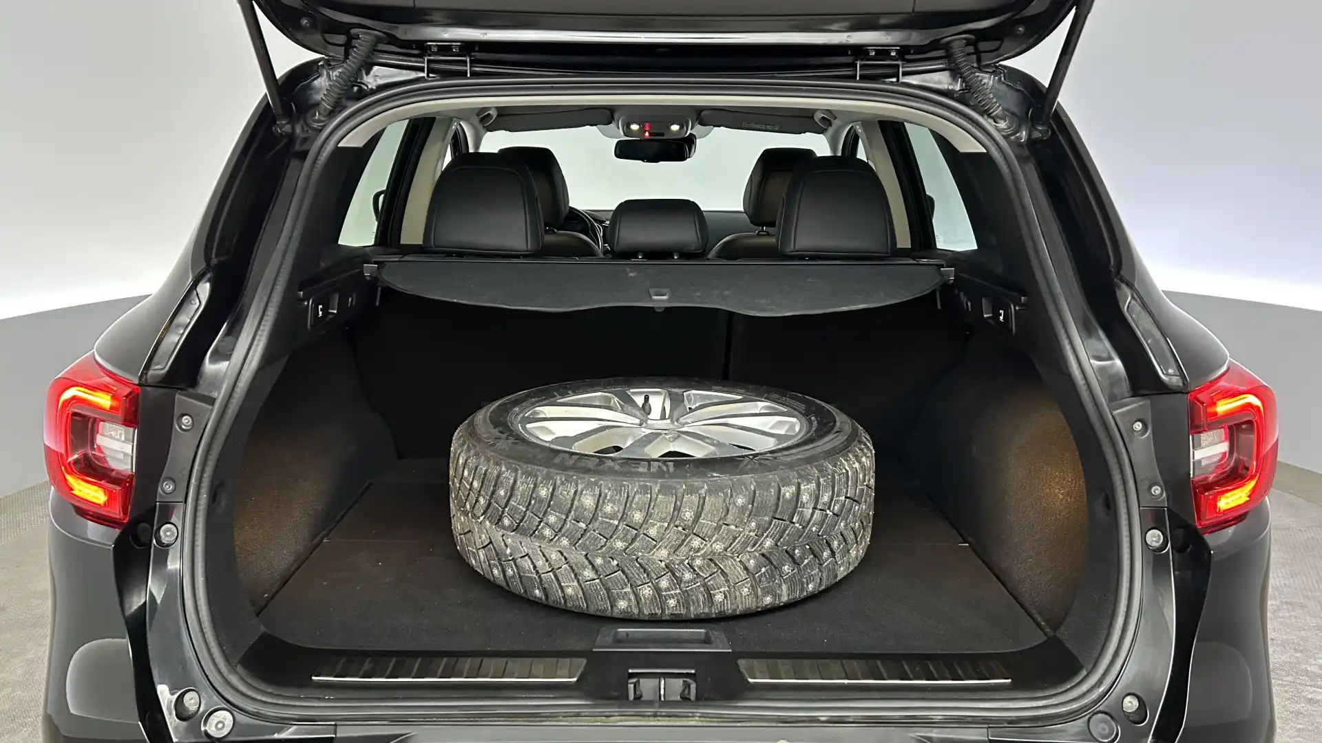 car-image