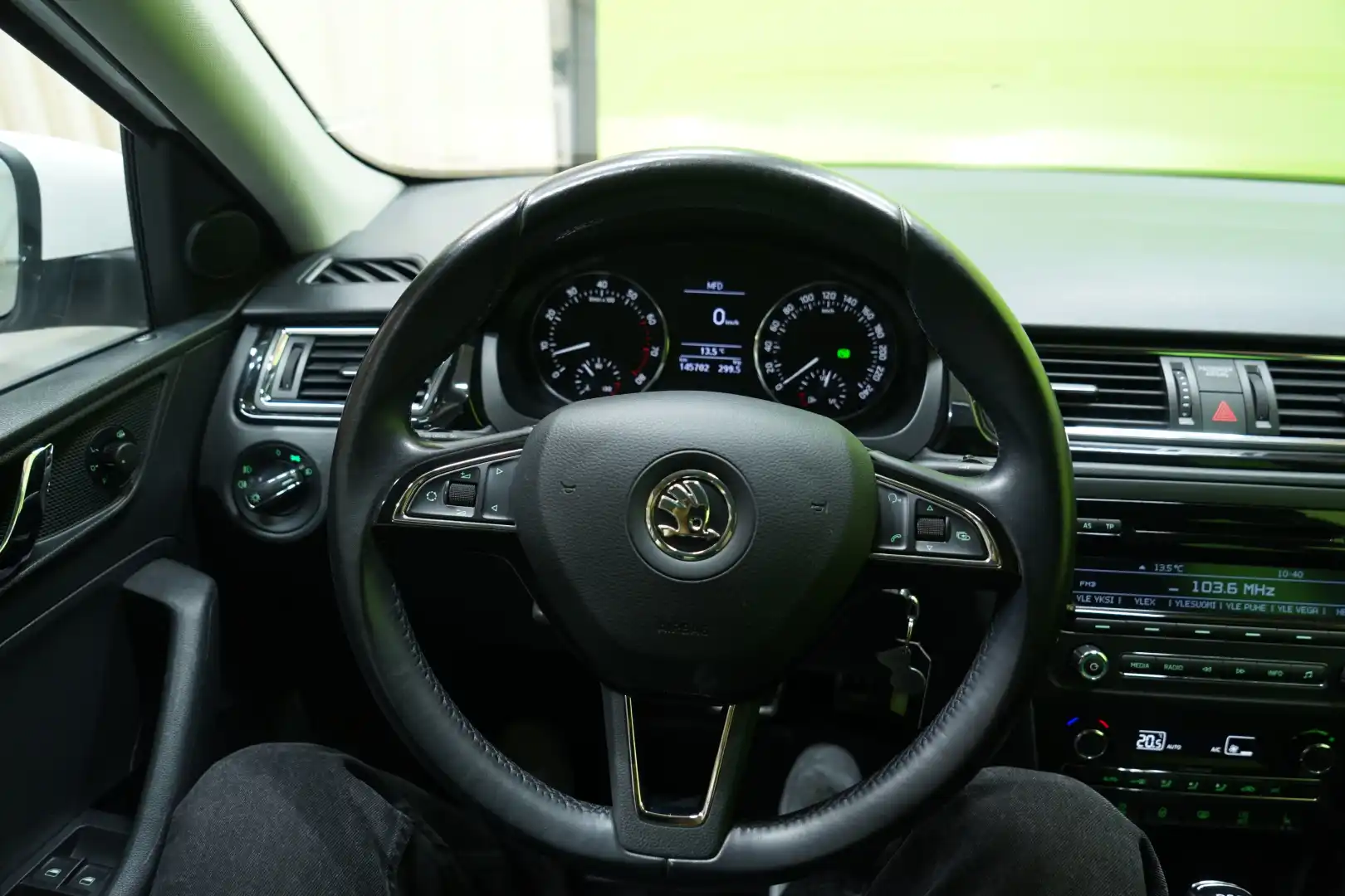 car-image