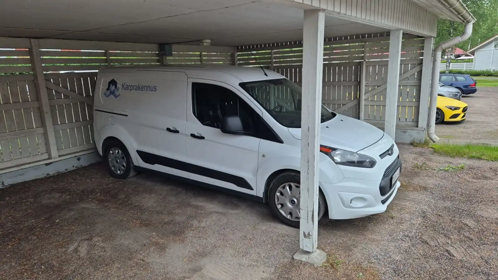 car-image
