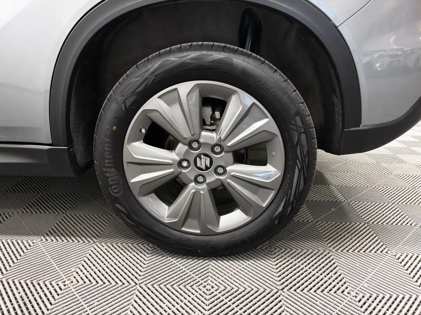 car-image