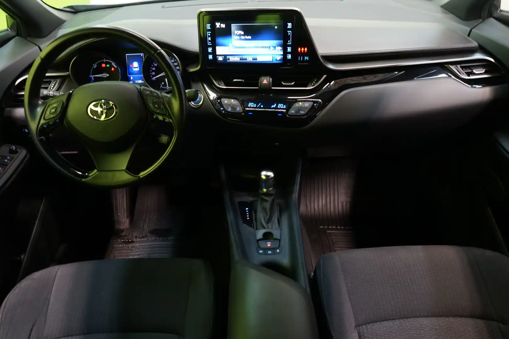 car-image