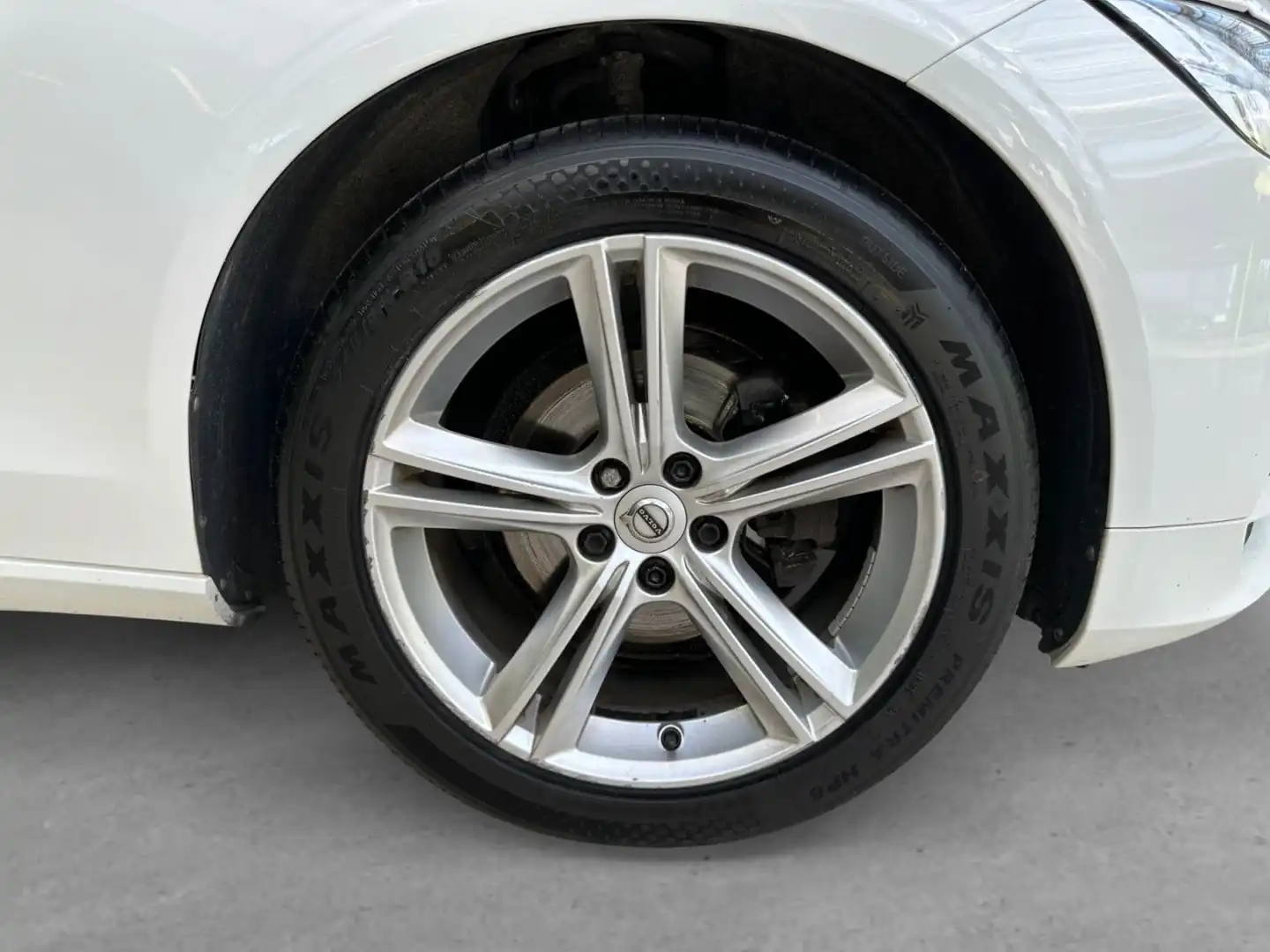 car-image