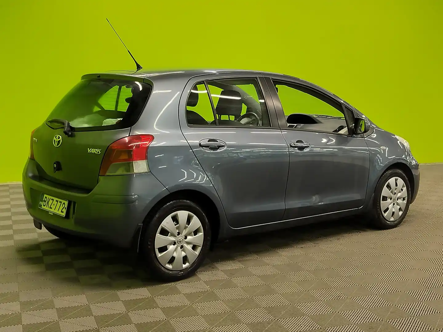 car-image