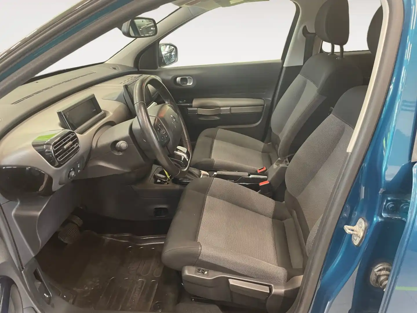 car-image