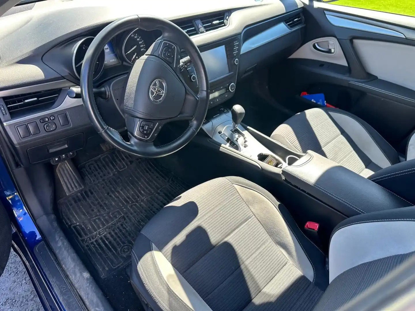 car-image