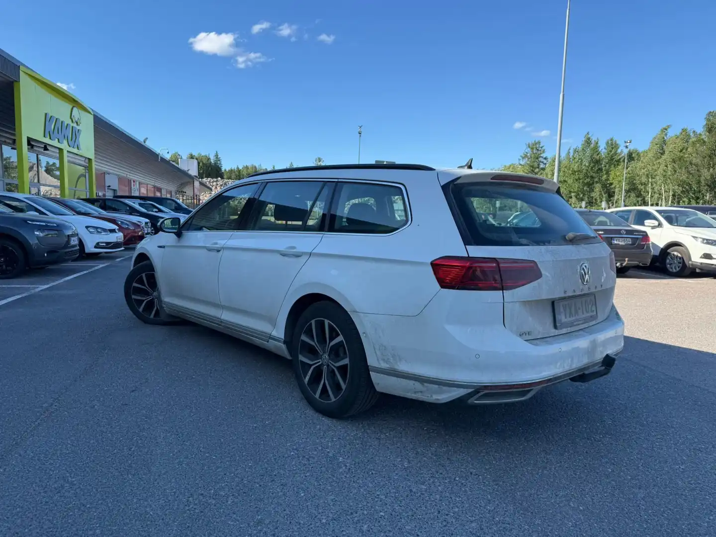 car-image