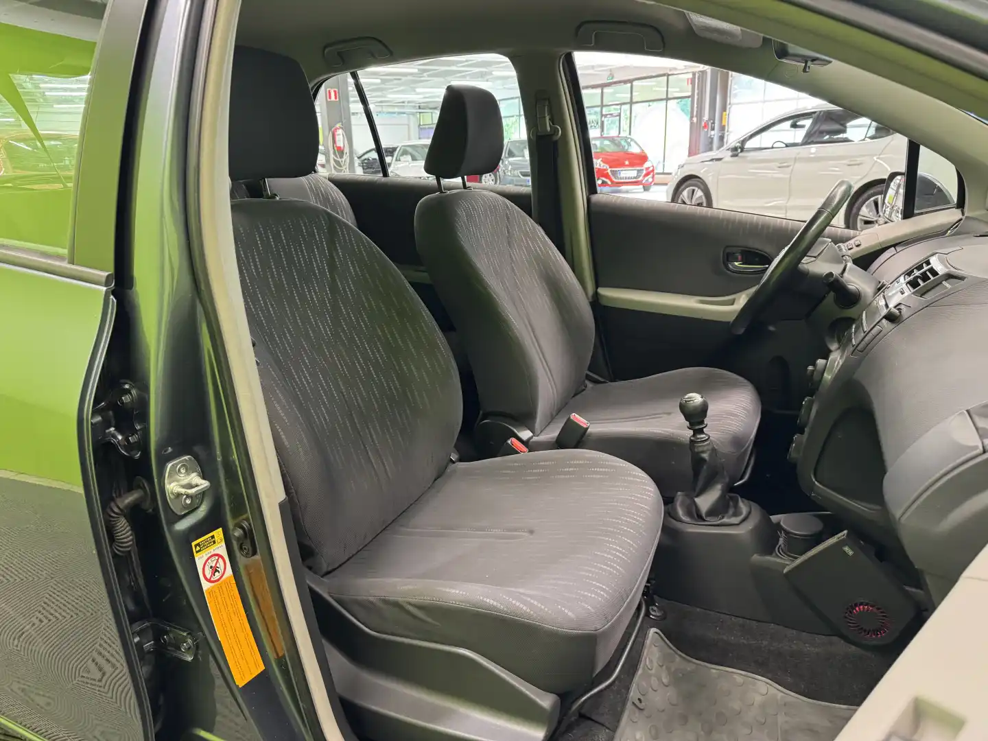car-image