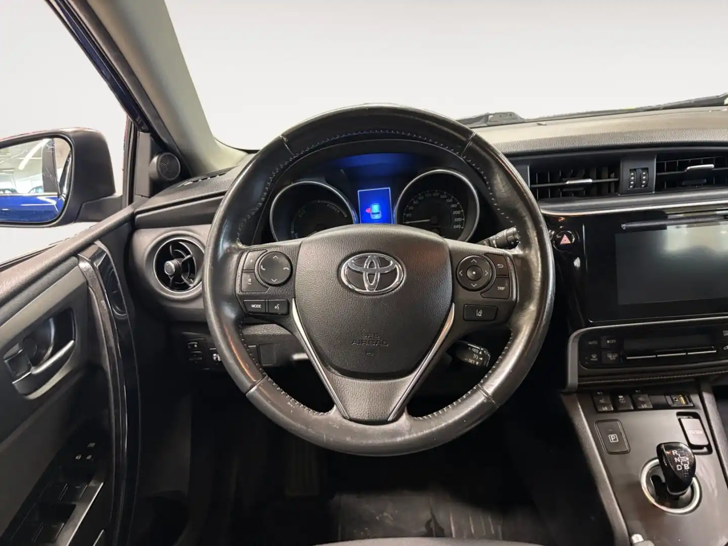 car-image