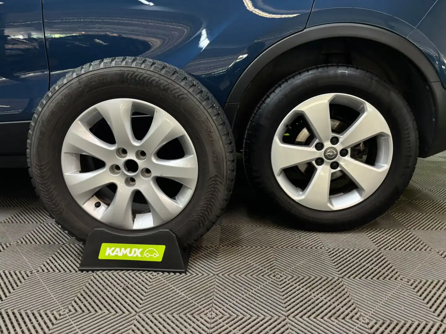car-image