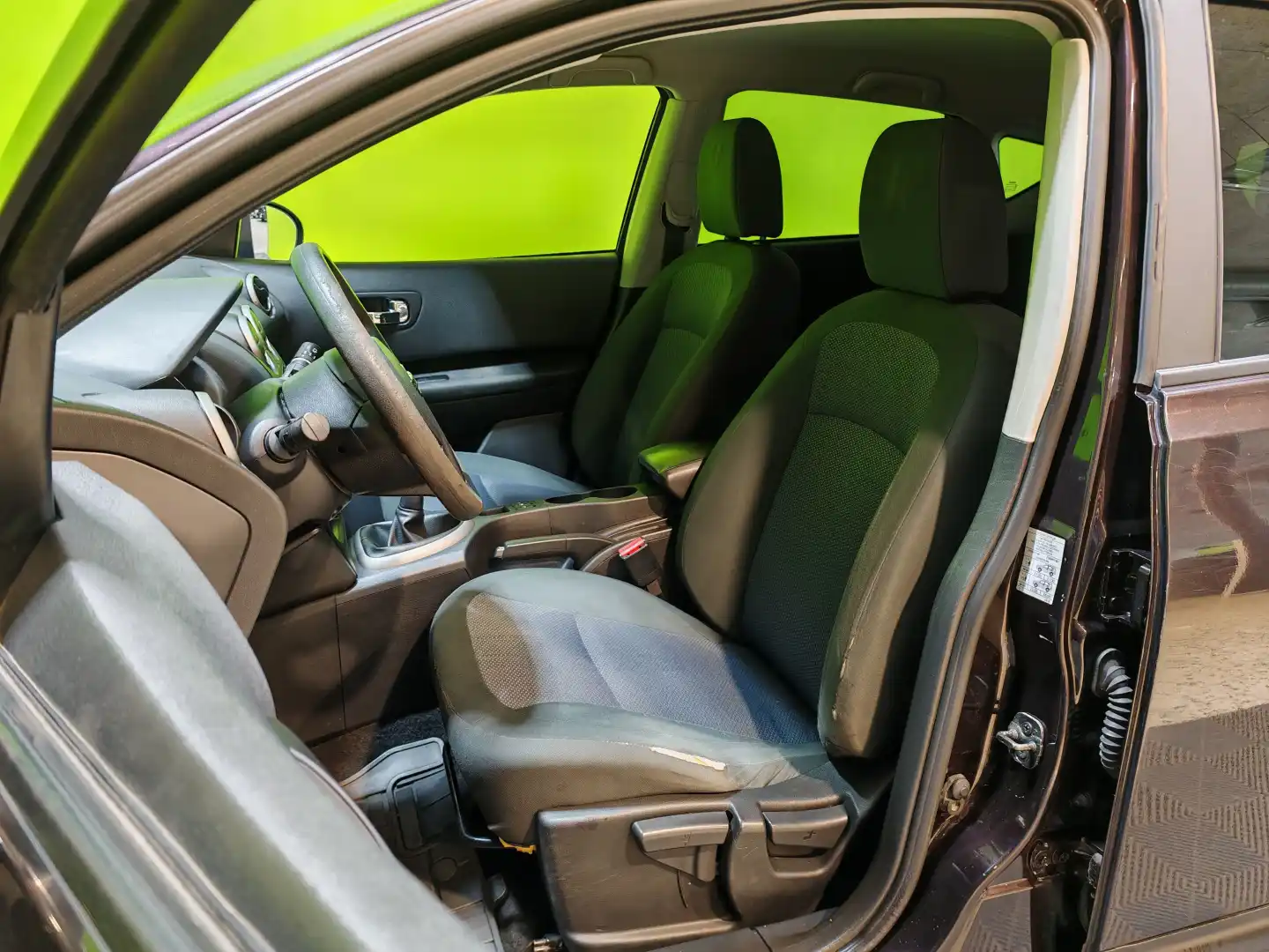 car-image