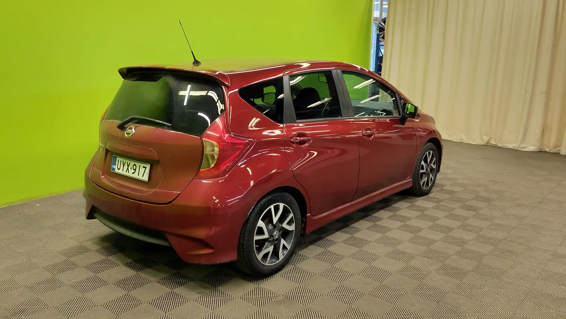 car-image