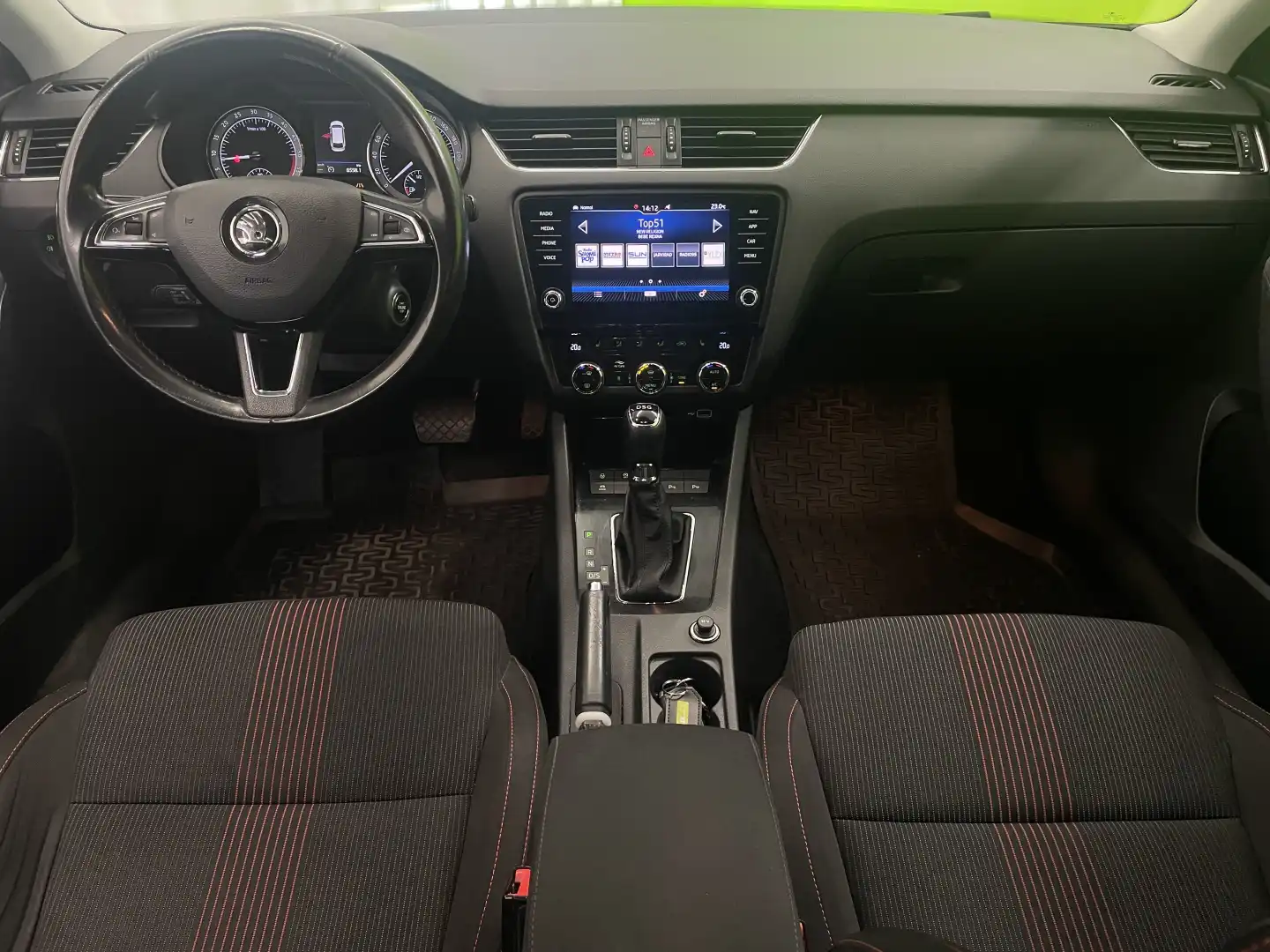 car-image