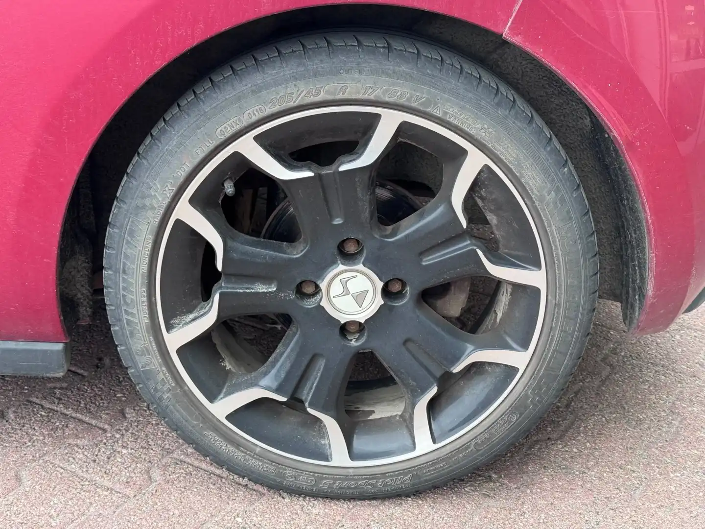 car-image