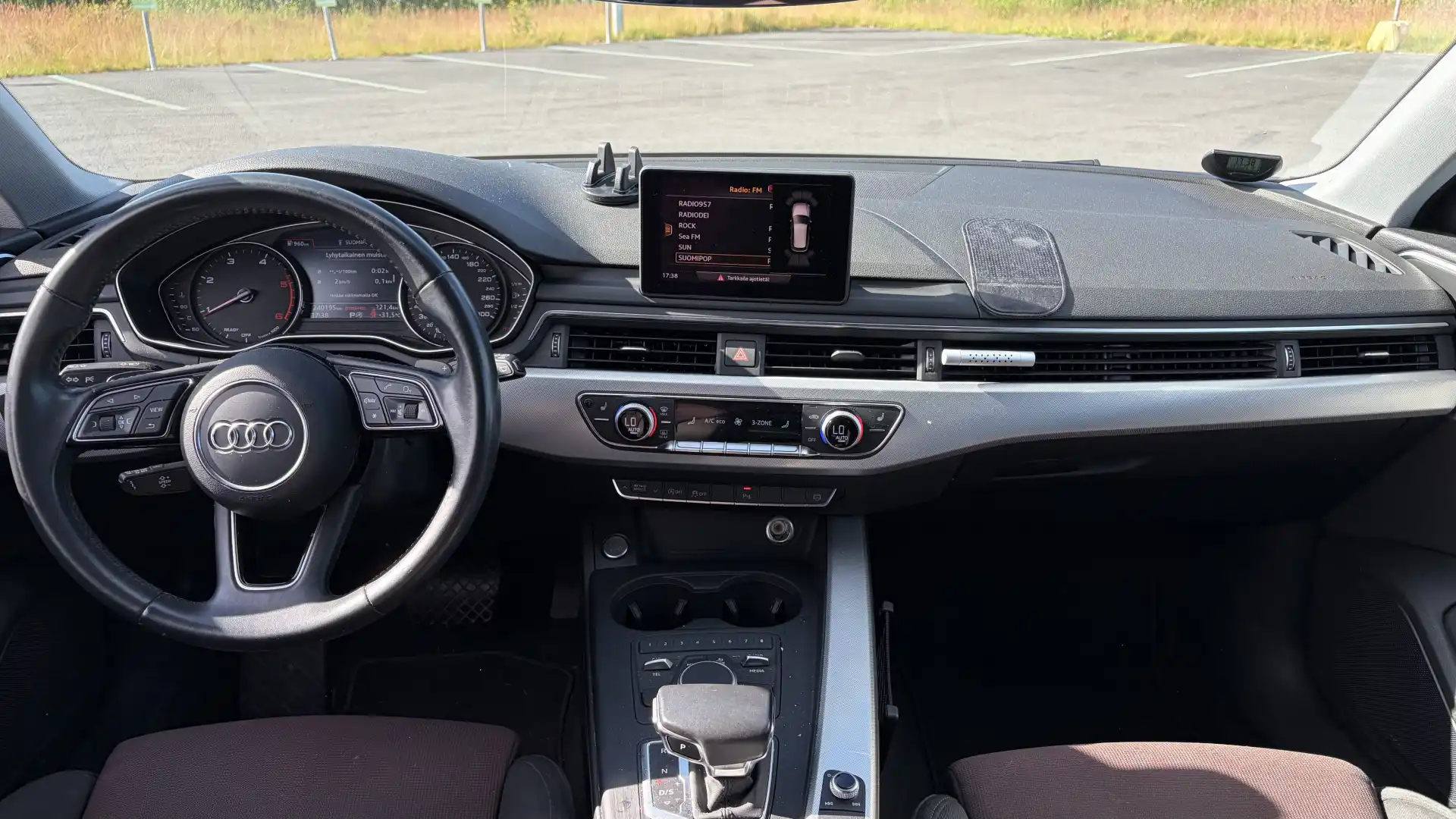 car-image