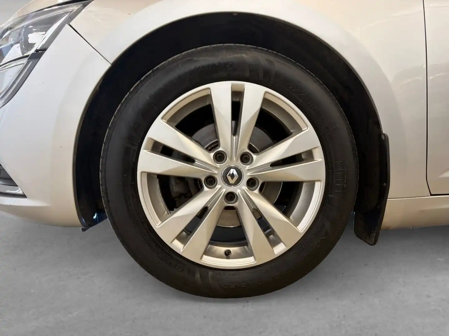 car-image
