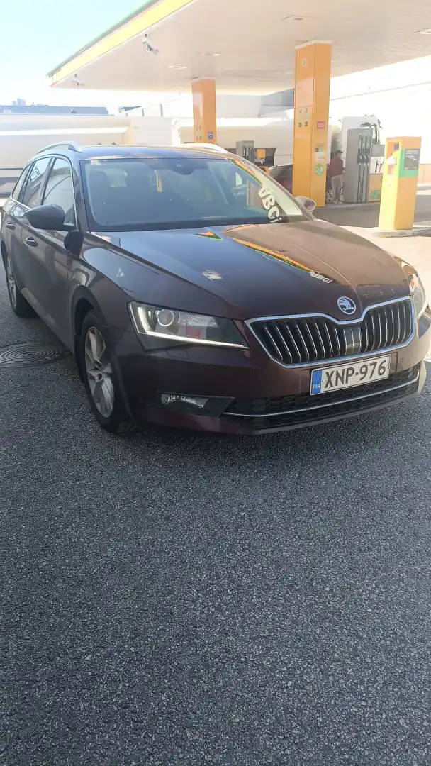 car-image