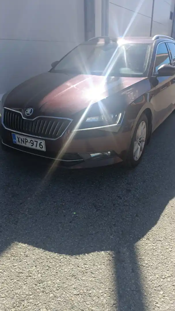 car-image
