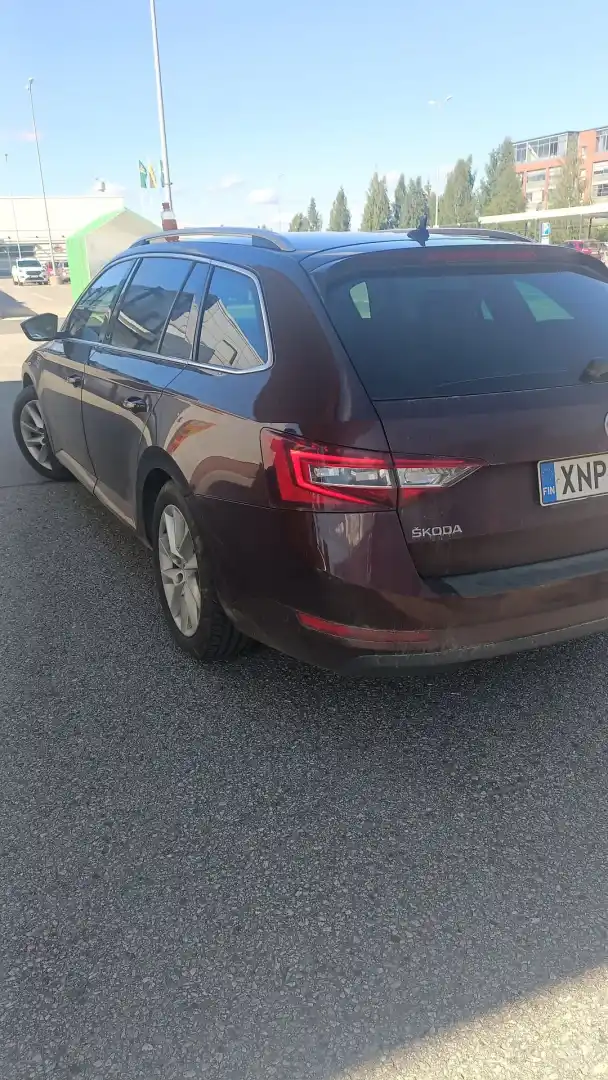 car-image