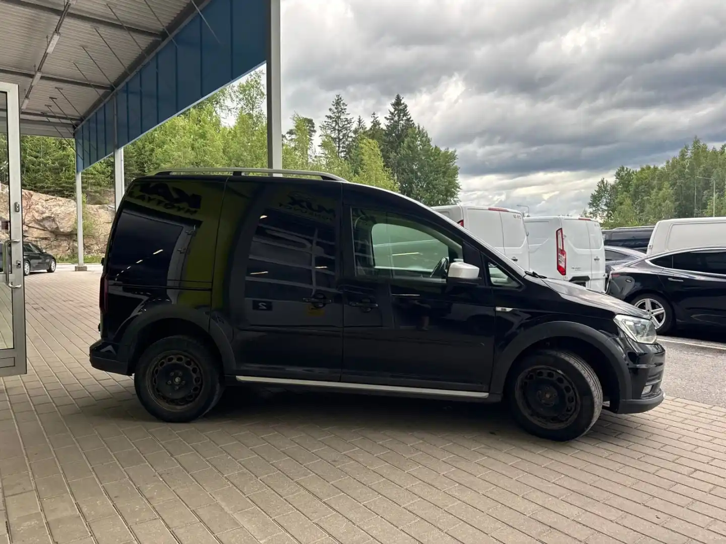 car-image