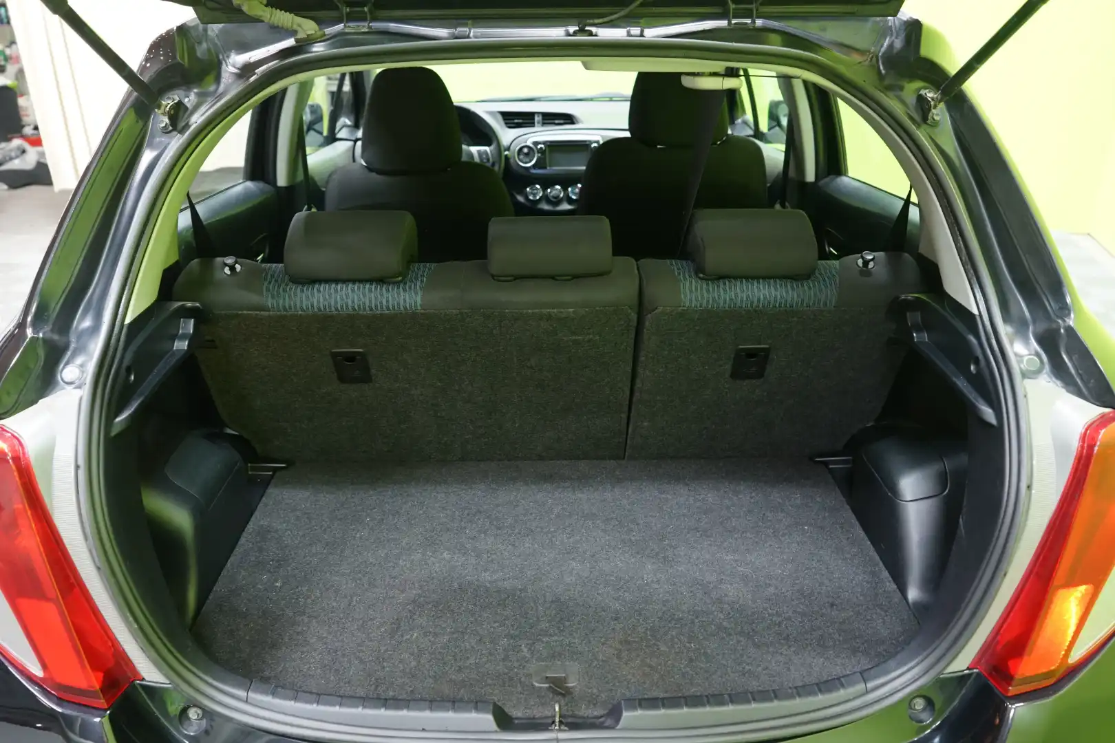 car-image