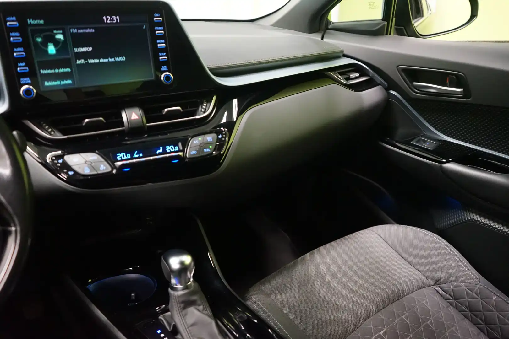 car-image