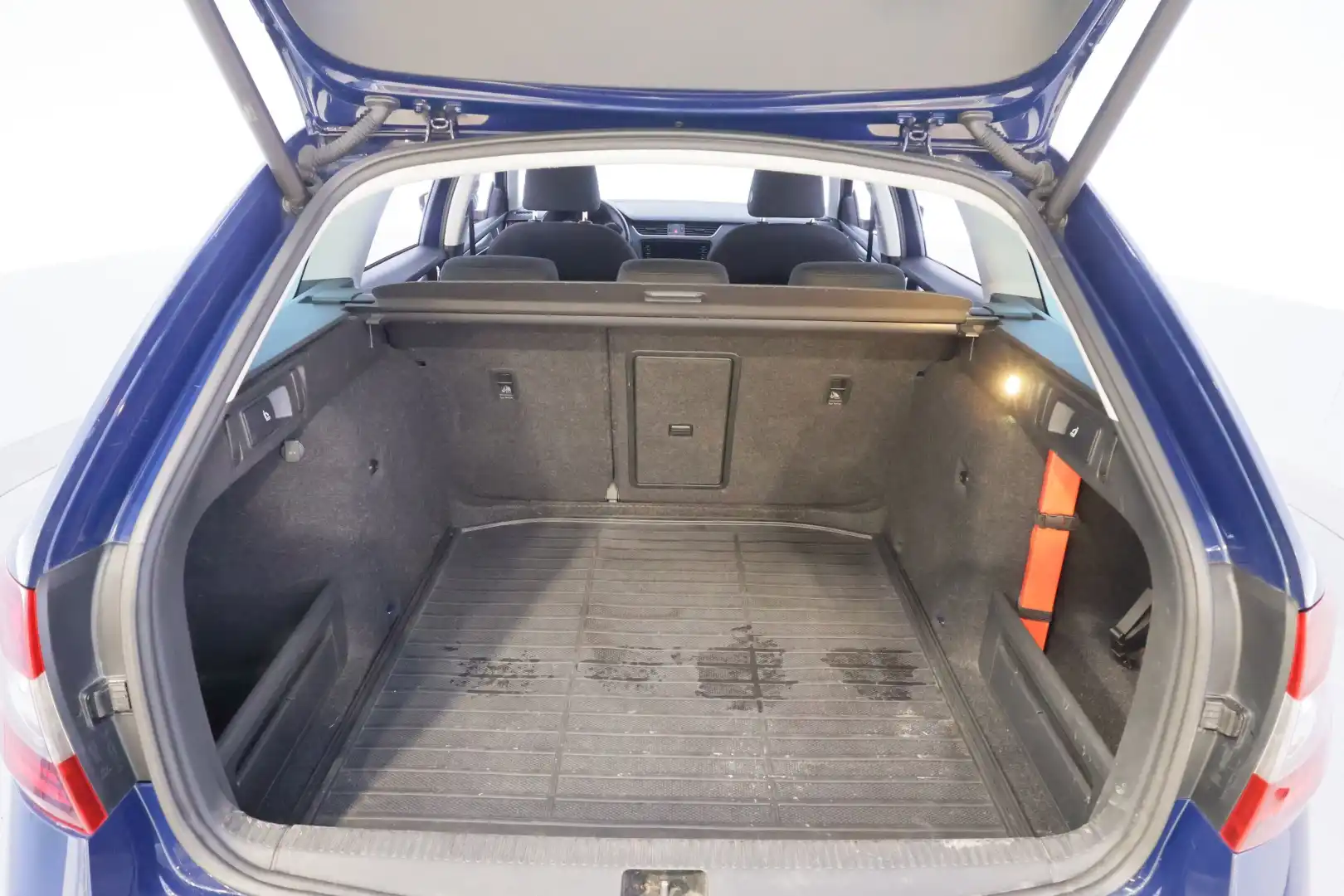 car-image