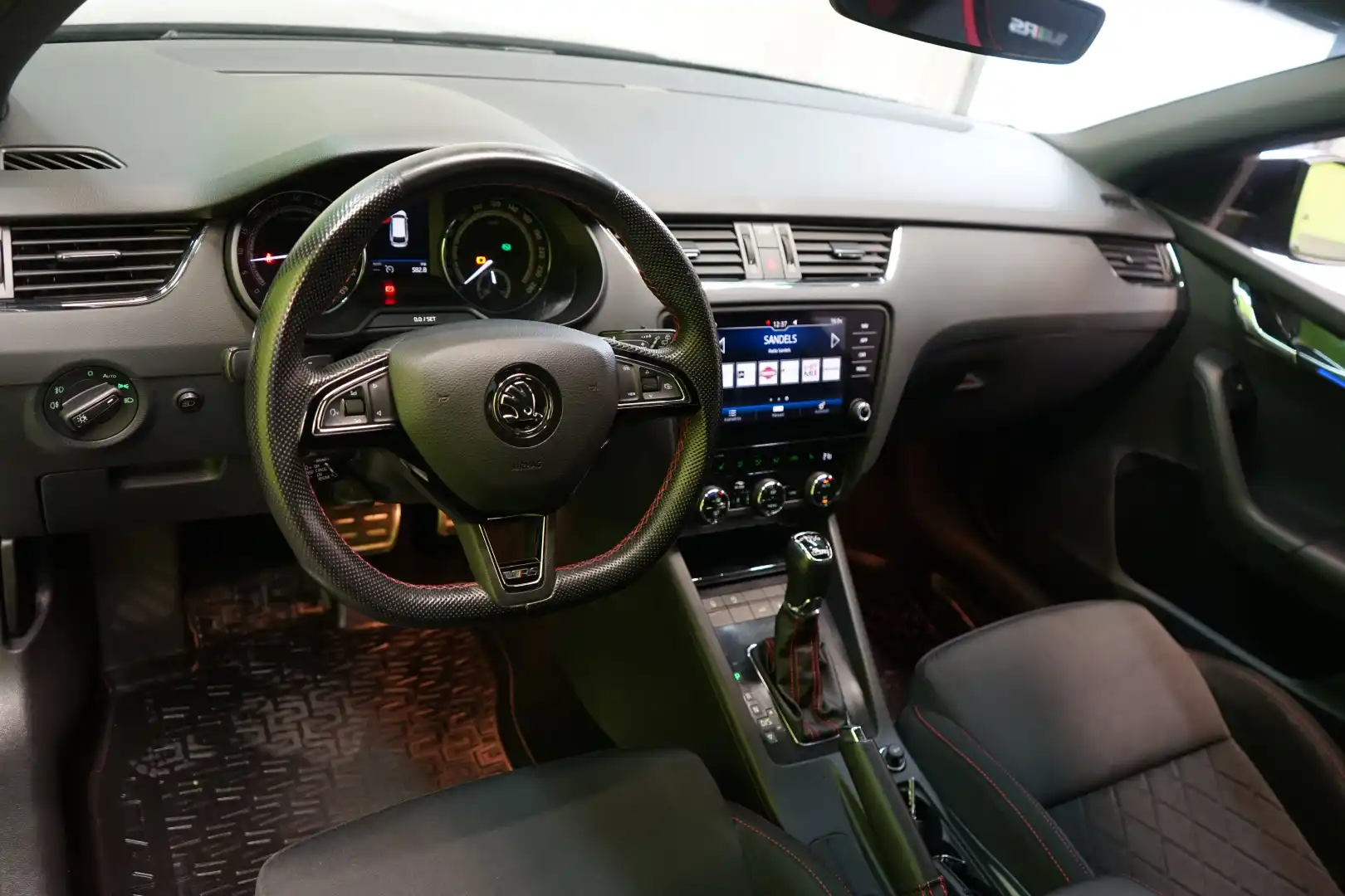 car-image