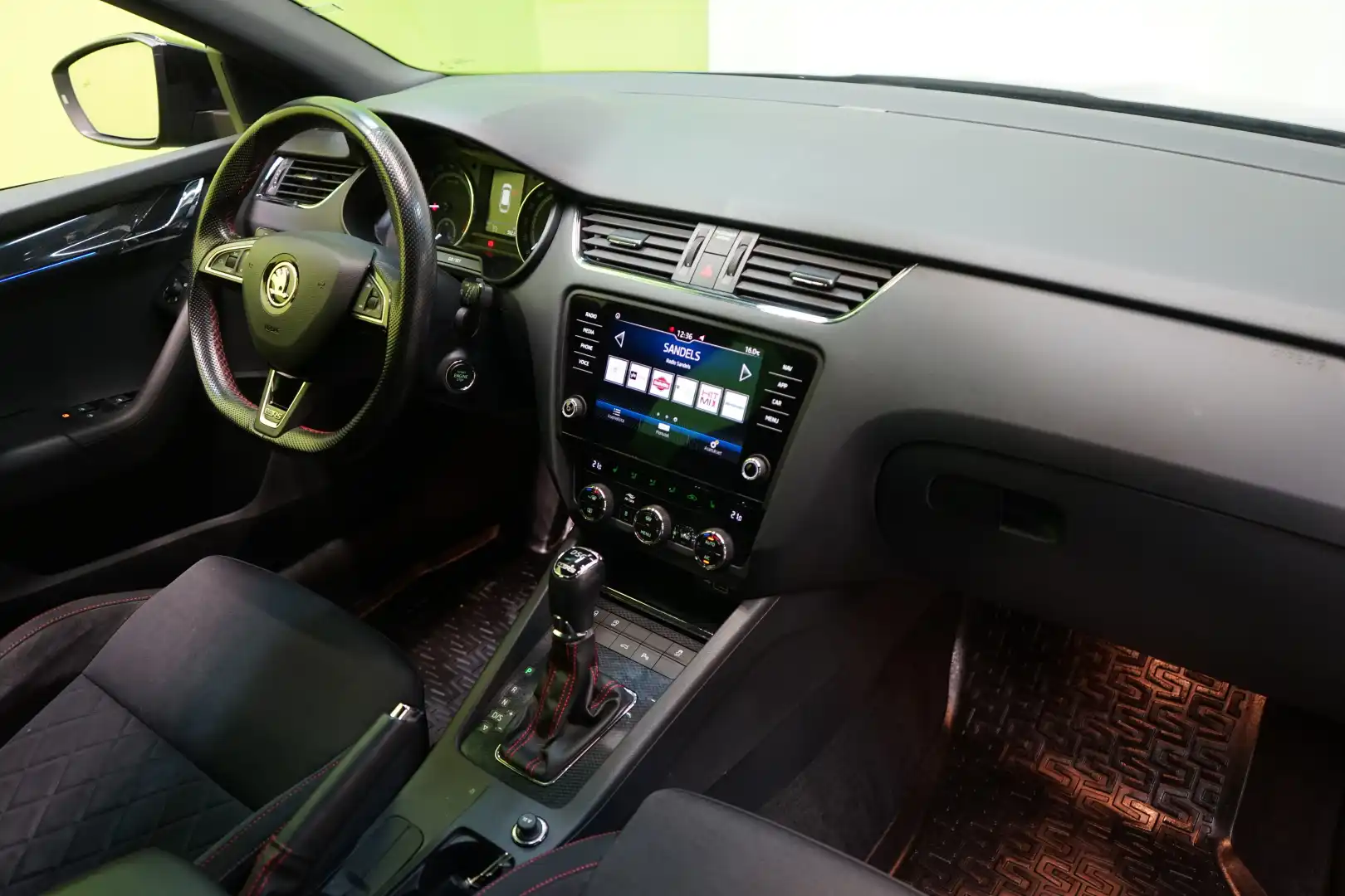 car-image