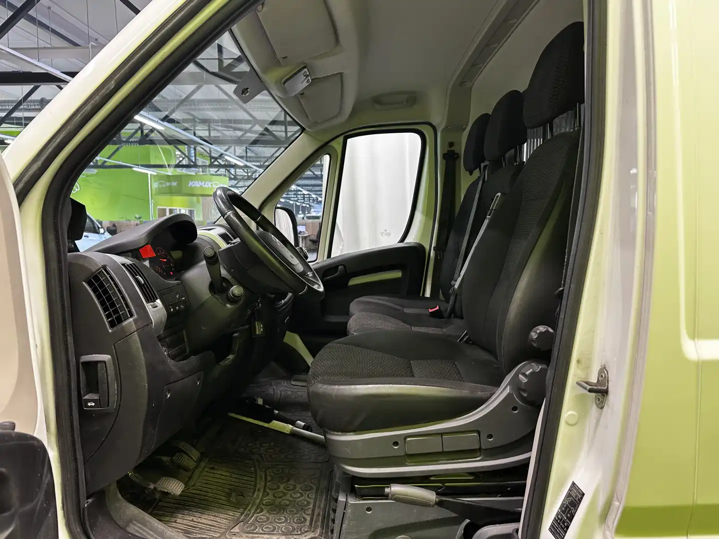 car-image