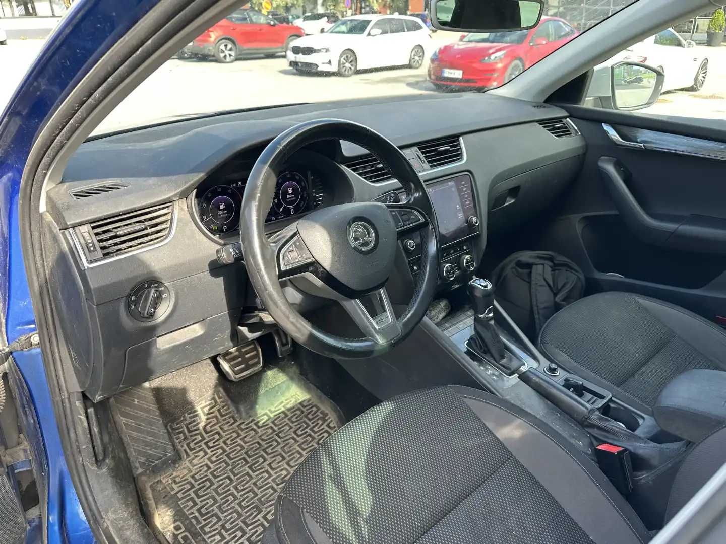 car-image