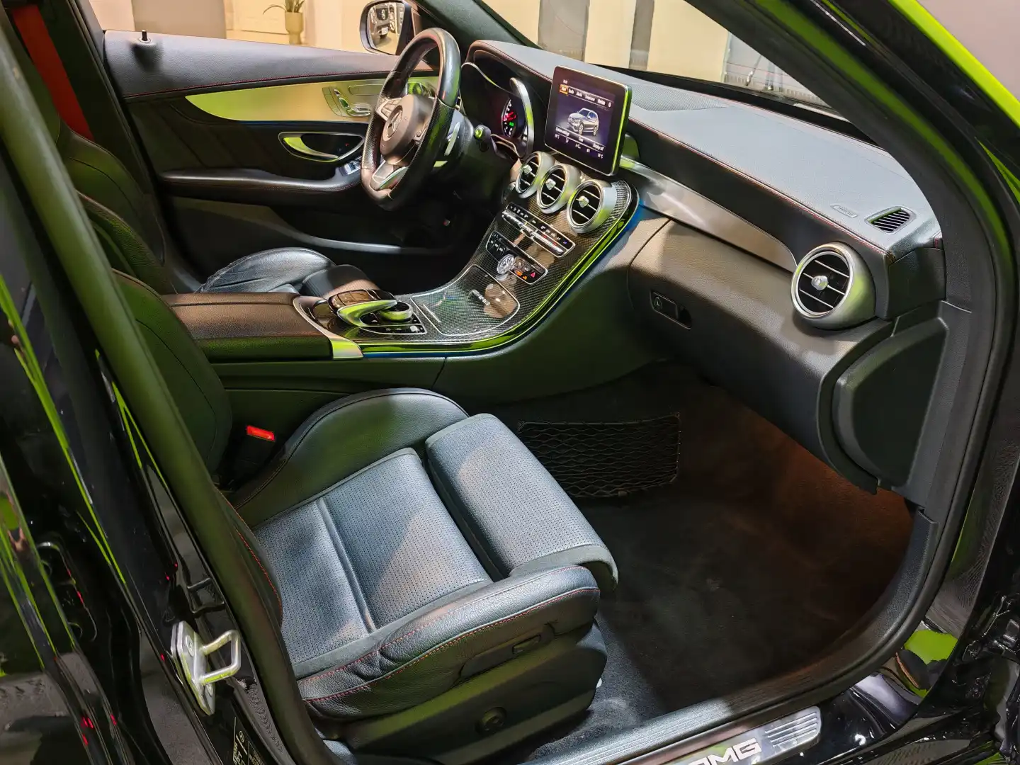 car-image