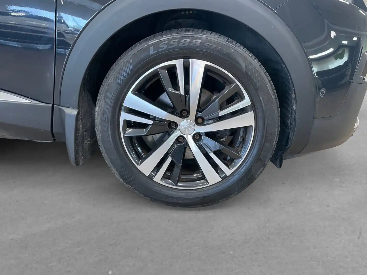 car-image