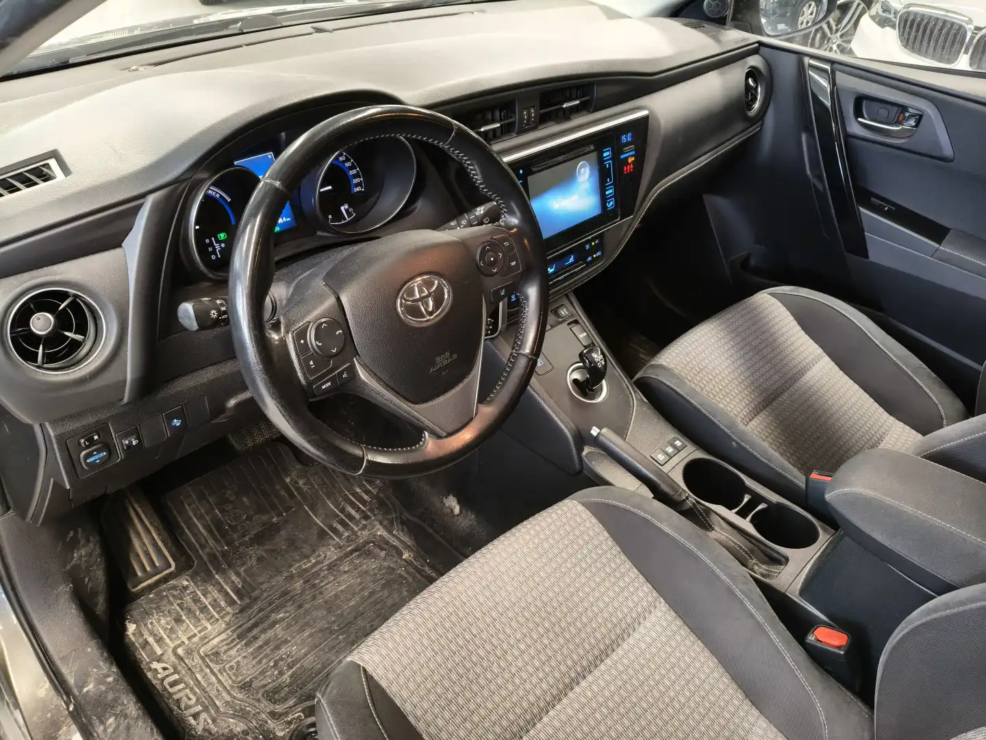 car-image