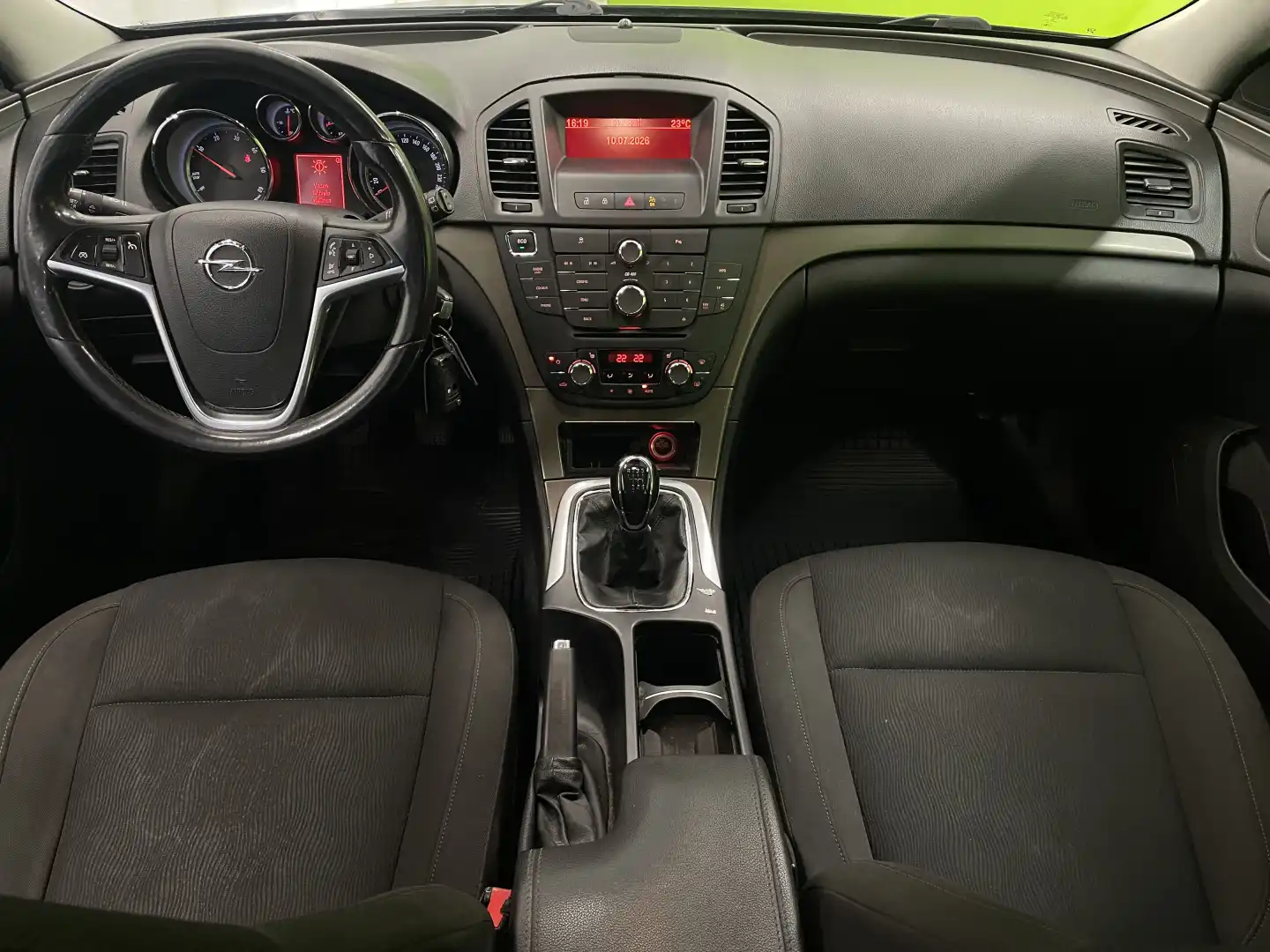 car-image