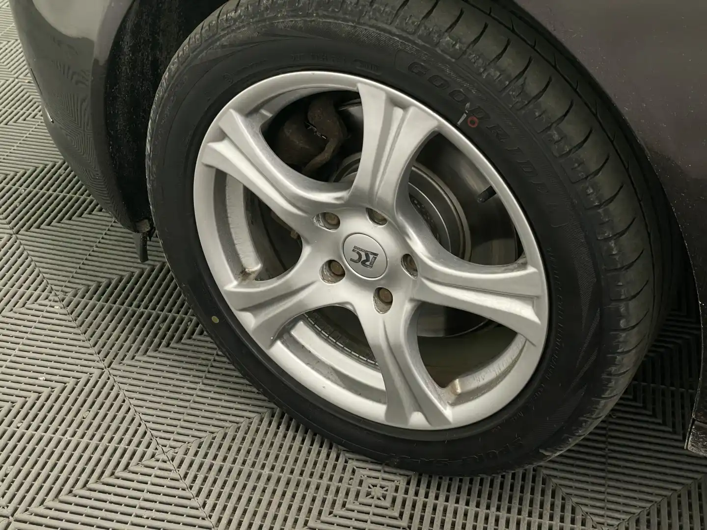 car-image