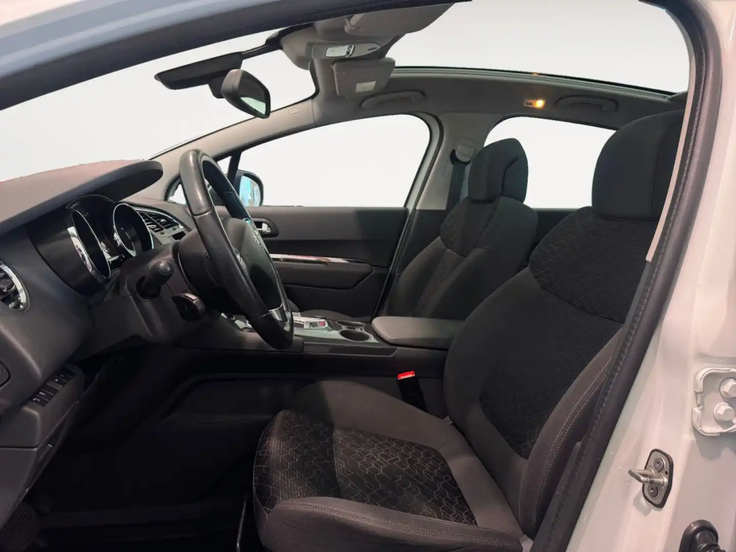 car-image
