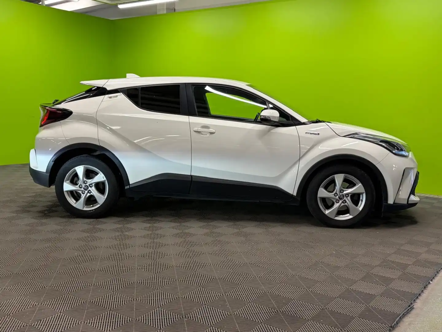 car-image