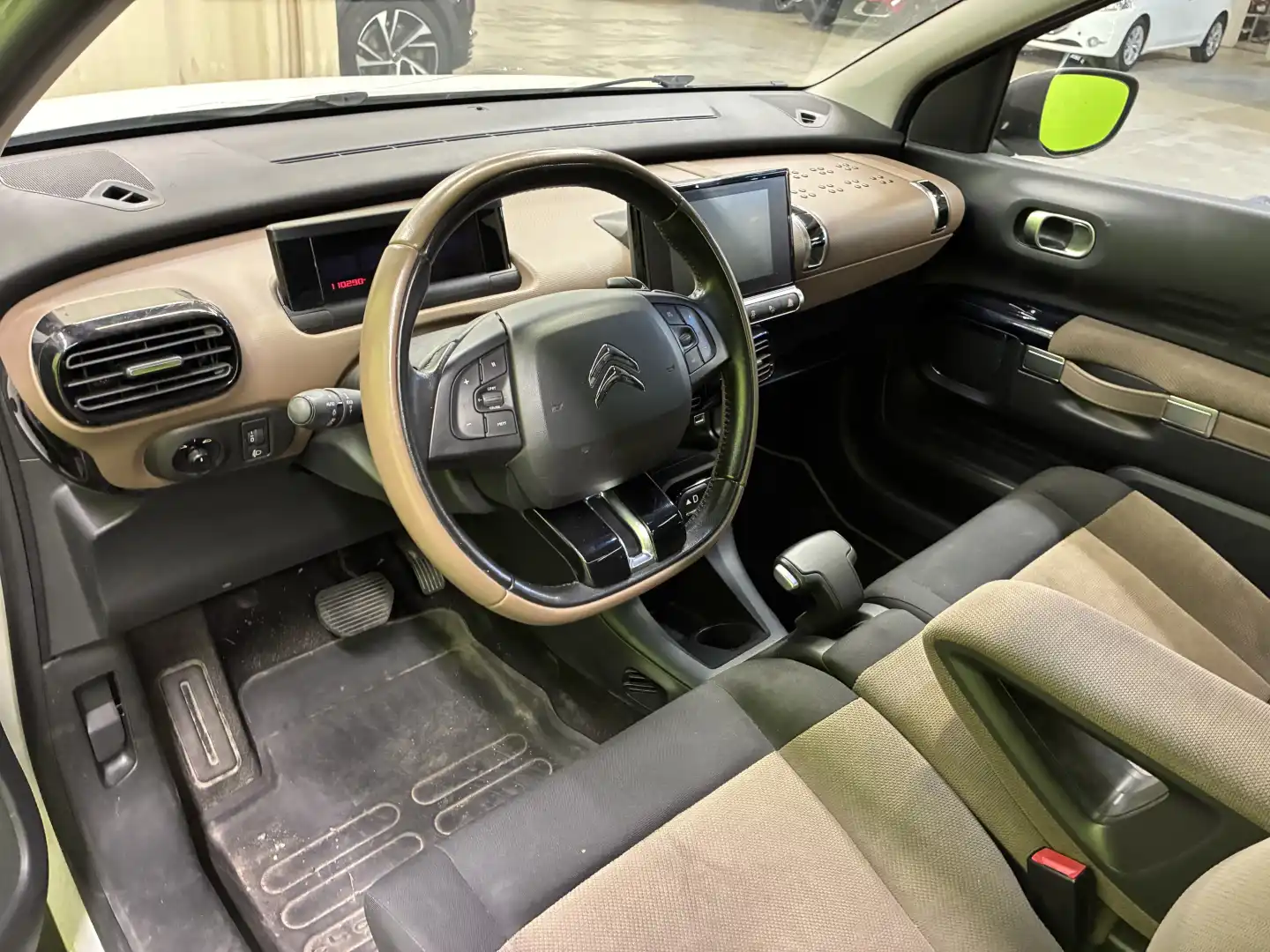 car-image