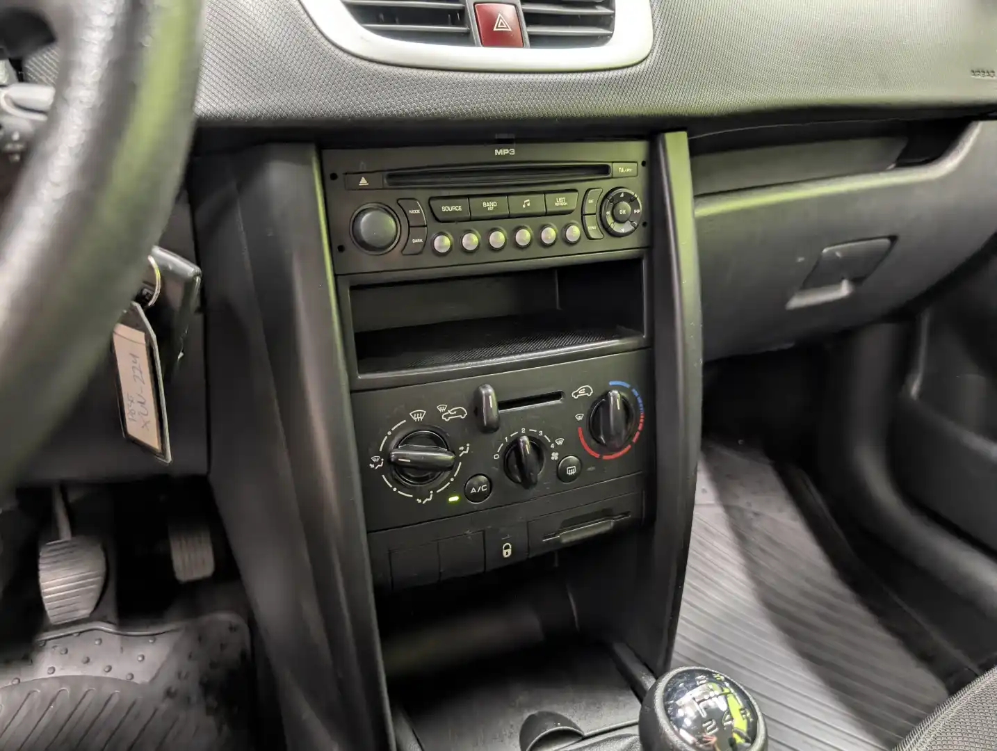 car-image