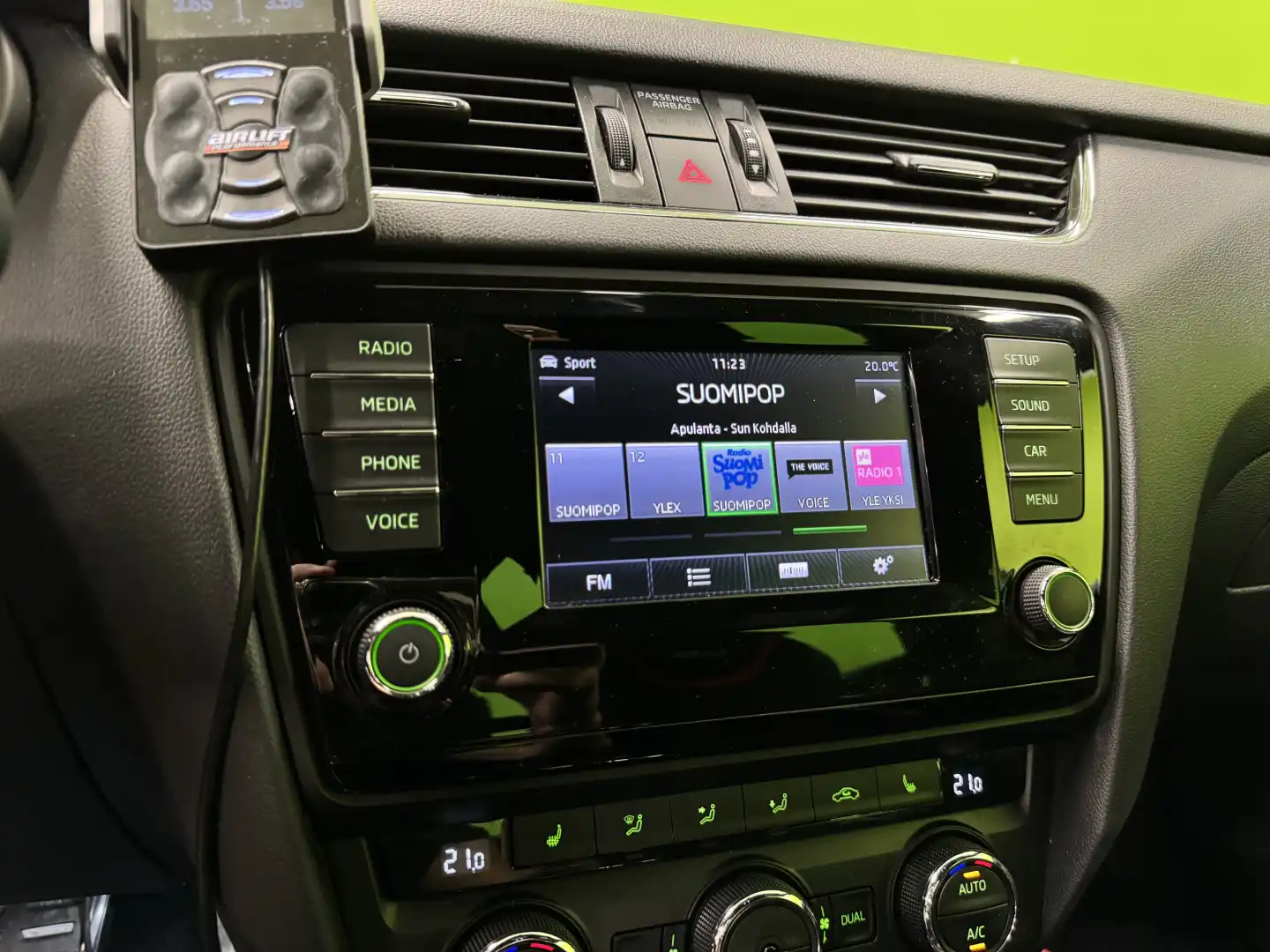 car-image