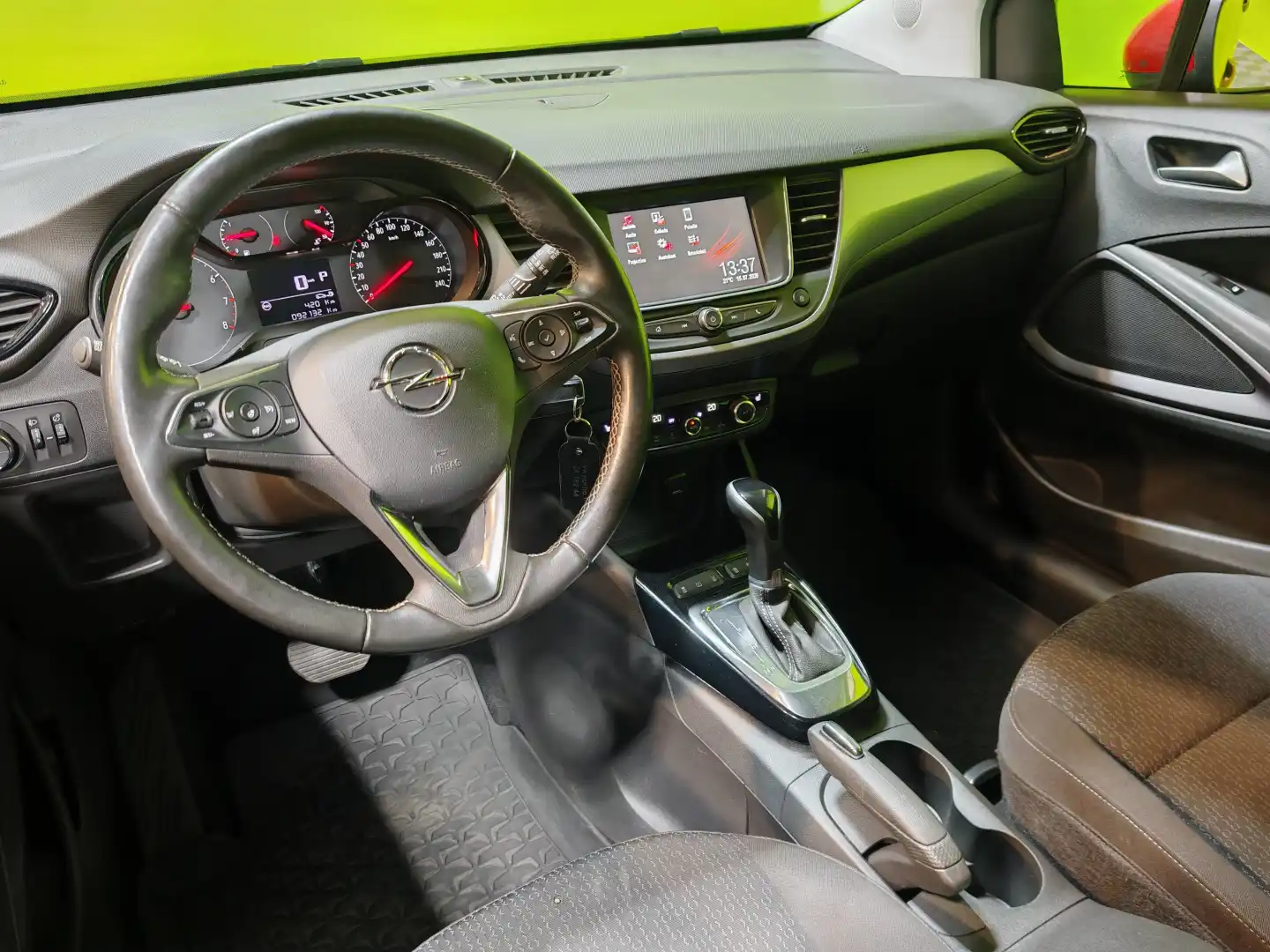 car-image
