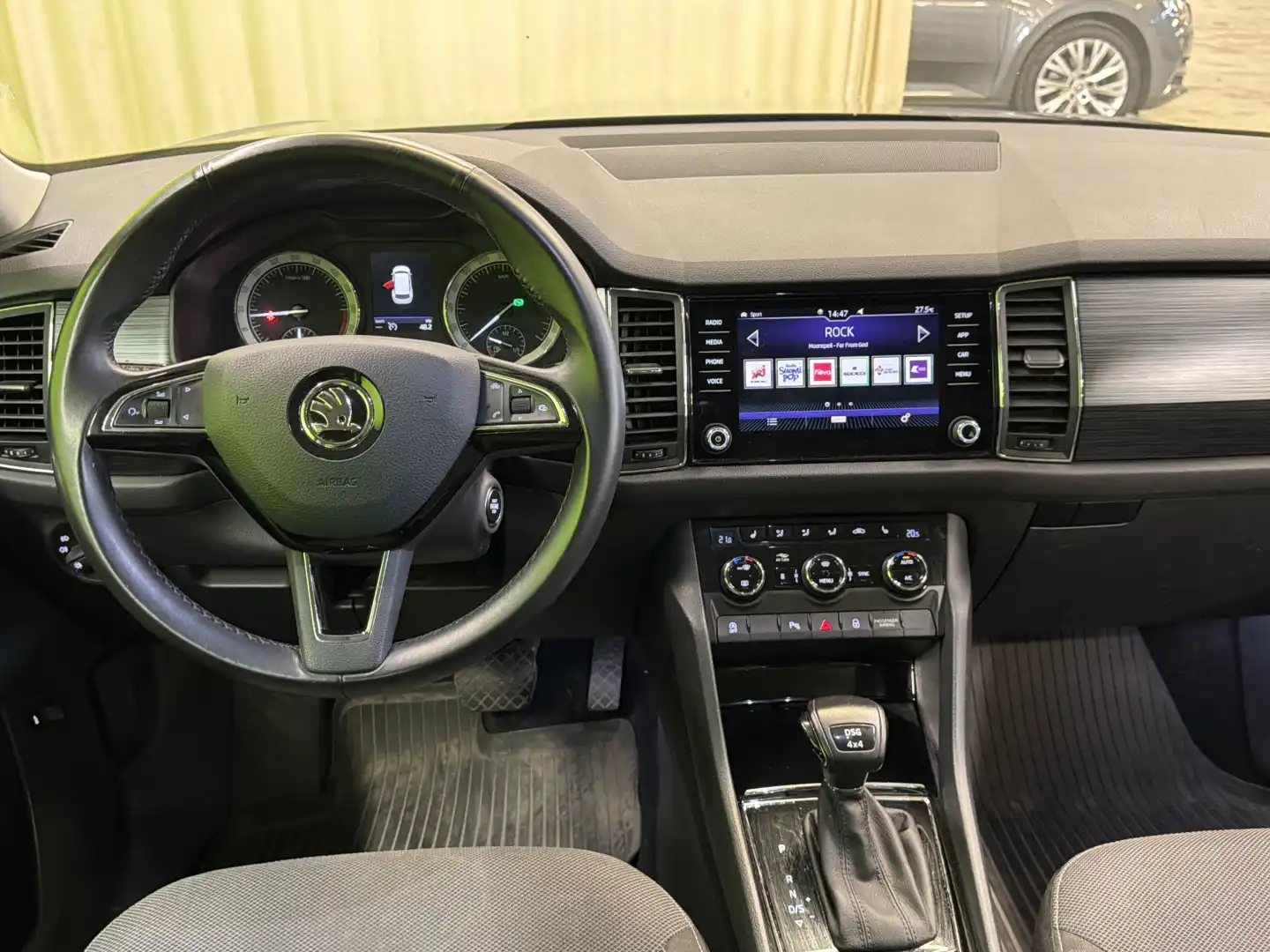 car-image