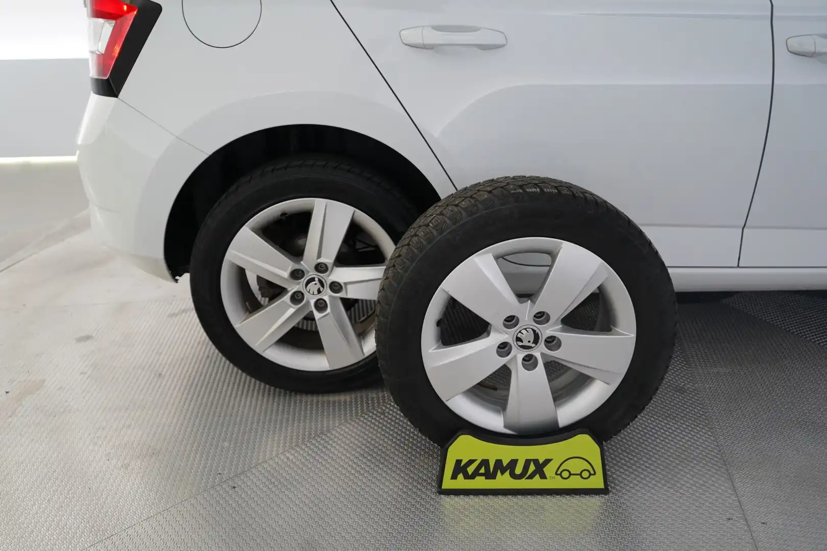 car-image