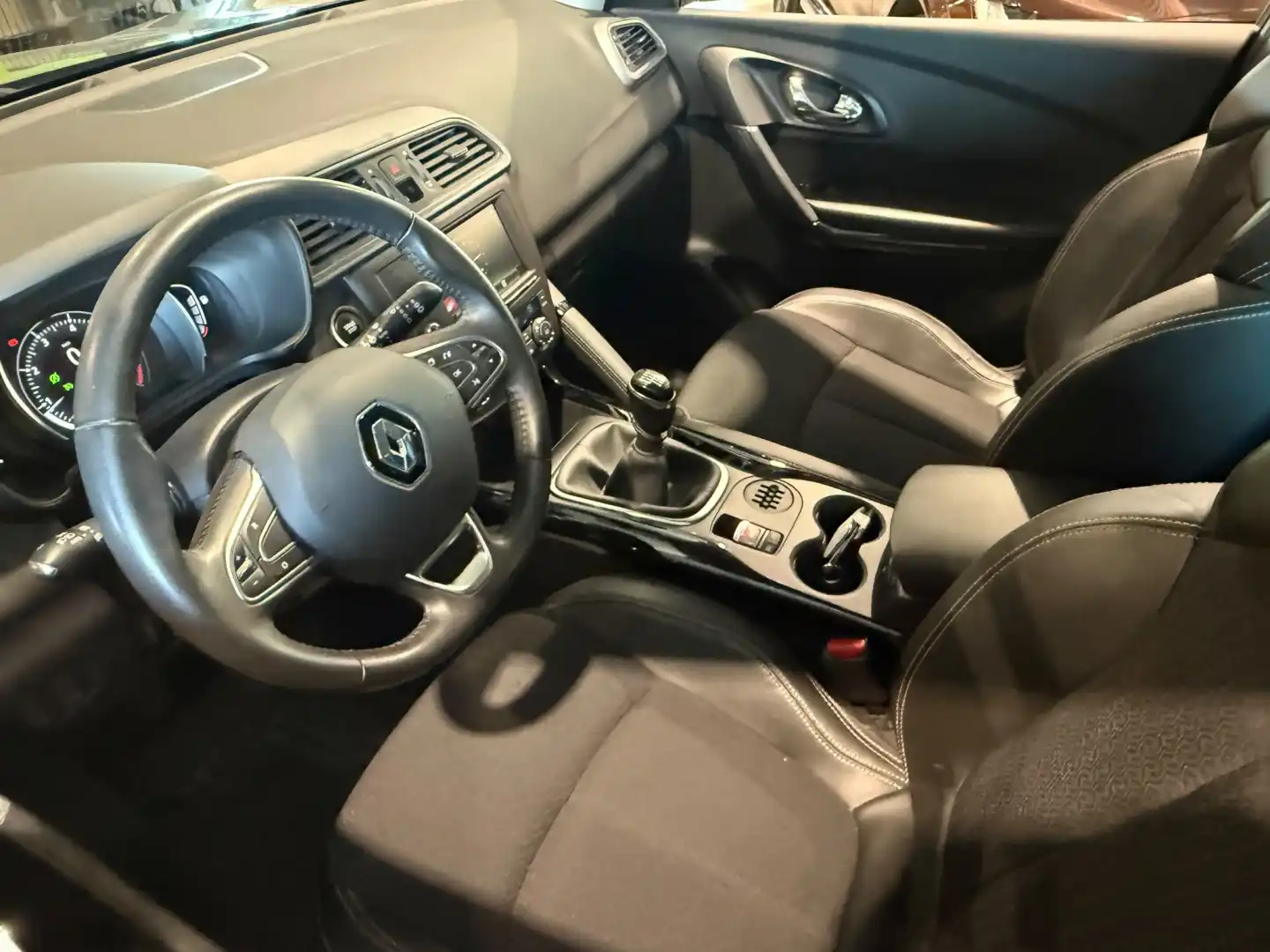 car-image