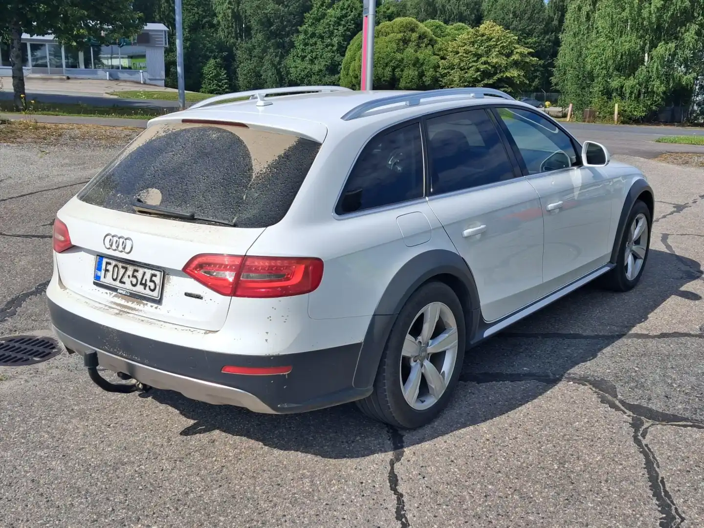 car-image