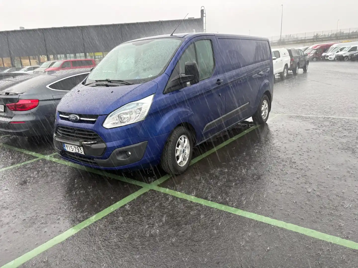 car-image