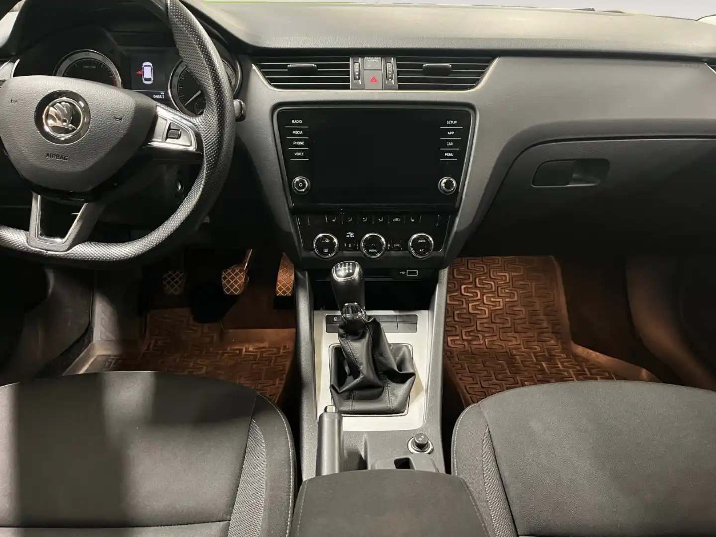 car-image