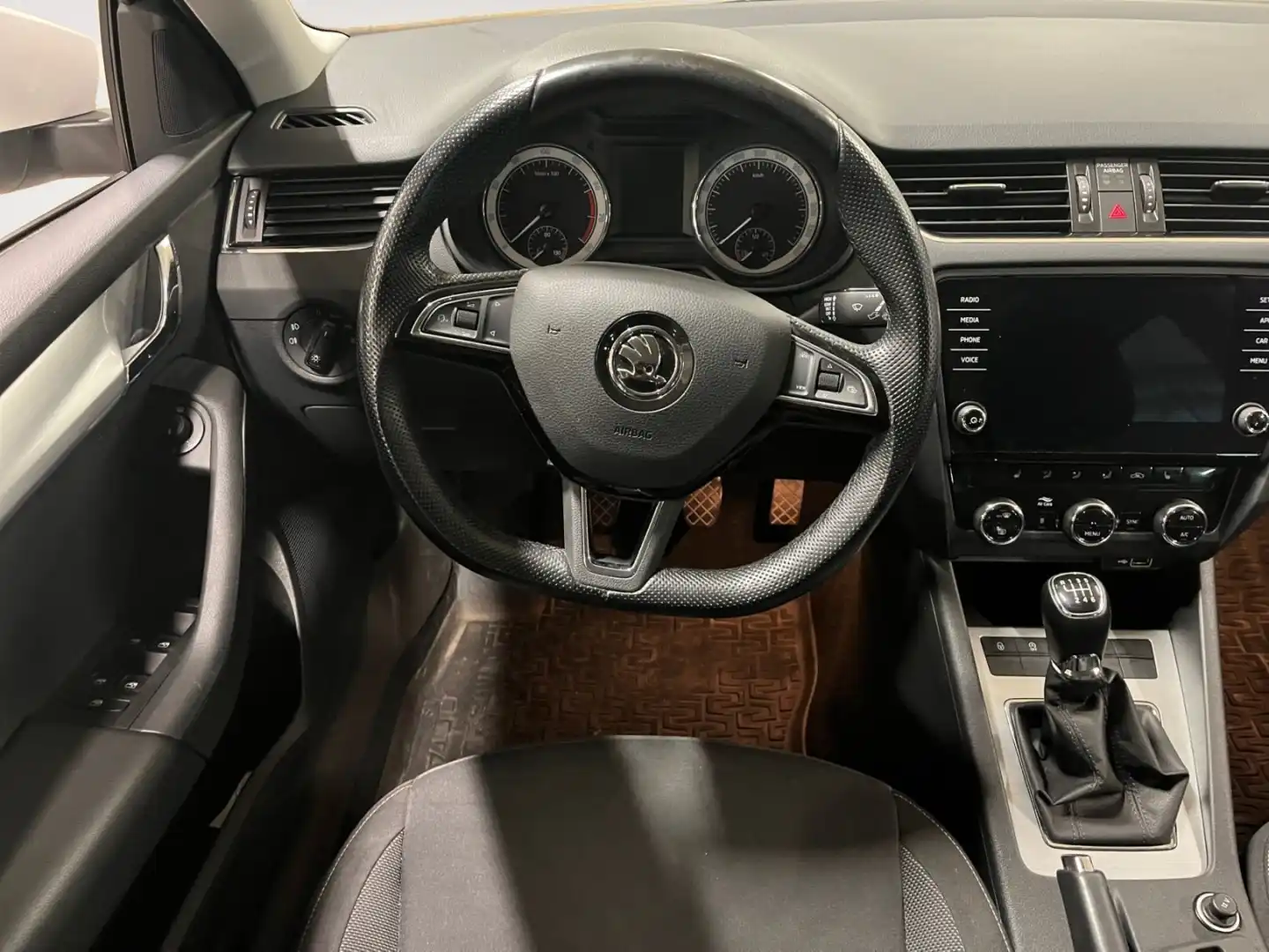 car-image