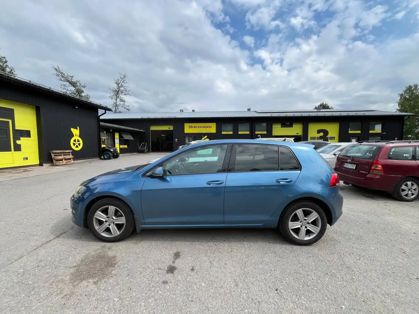 car-image
